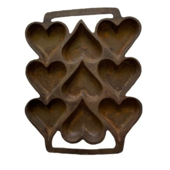 John Wright Rustic Brown Cast Iron 9-Heart Muffin Pan with Handles - Picture 5 of 6